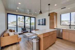 Awai's Floating Villa - Houseboat in Luxury Village